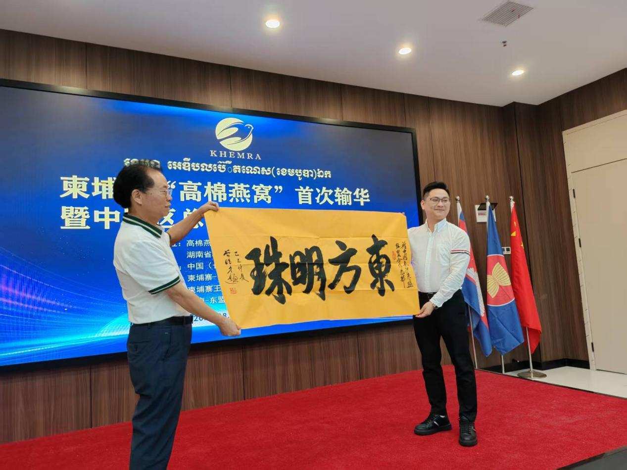 扎根人民 書(shū)法“五進(jìn)”——曾昭才先生的藝術(shù)堅(jiān)守與人民情懷