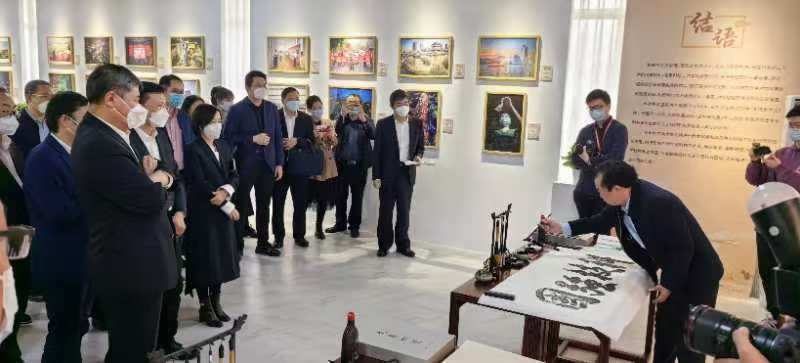 扎根人民 書(shū)法“五進(jìn)”——曾昭才先生的藝術(shù)堅(jiān)守與人民情懷