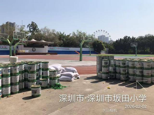 操場提前施工，招標姍姍來遲？龍崗一小學運動場改造陷程序爭議