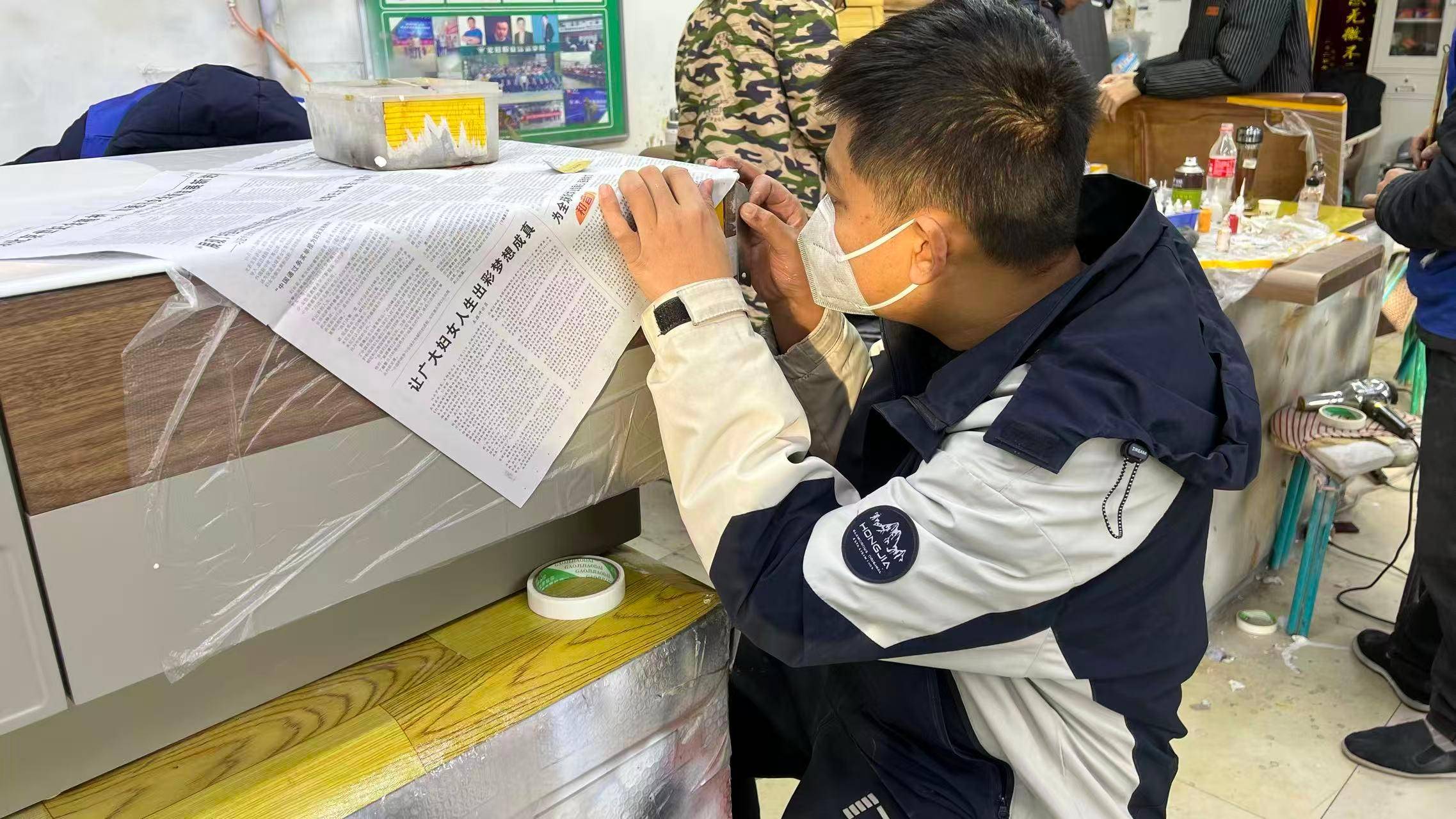 香河縣宏冠家具美容職業(yè)培訓(xùn)學(xué)校：家具美容,地板修復(fù),描金描銀修復(fù),皮床修復(fù),家具美容修復(fù)技術(shù)培訓(xùn)先驅(qū)者