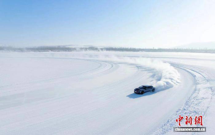 瑞典“創(chuàng)客”在中國投身冬季汽車測(cè)試