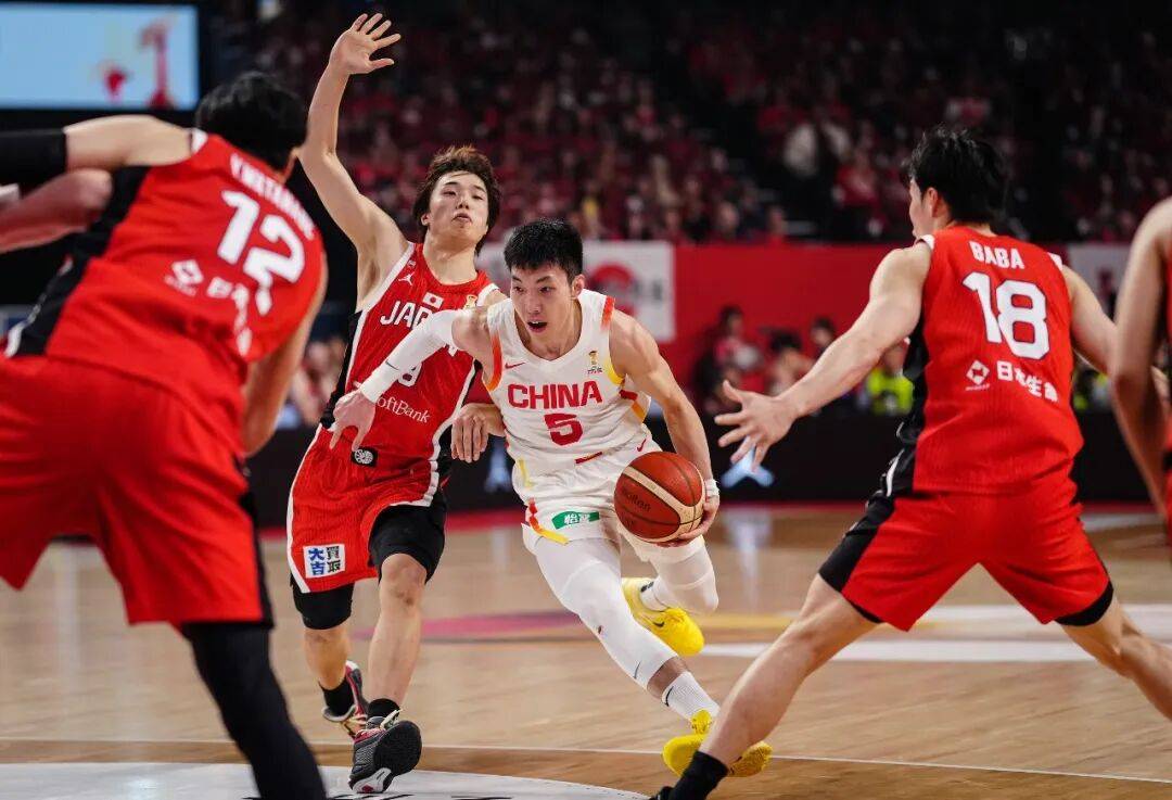 這一夜，李弘權(quán)哭了，多少中國男籃的球迷也哭了