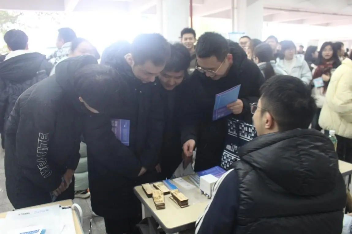 重慶大學(xué)生化身“青春治理賦能官” 返鄉(xiāng)參與基層治理