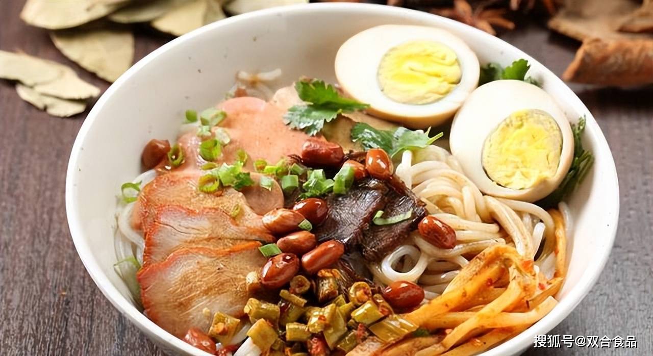 廣西在美食領(lǐng)域堪稱散裝省份，東南西北風(fēng)味各不相同，各類特色美食應(yīng)有盡有