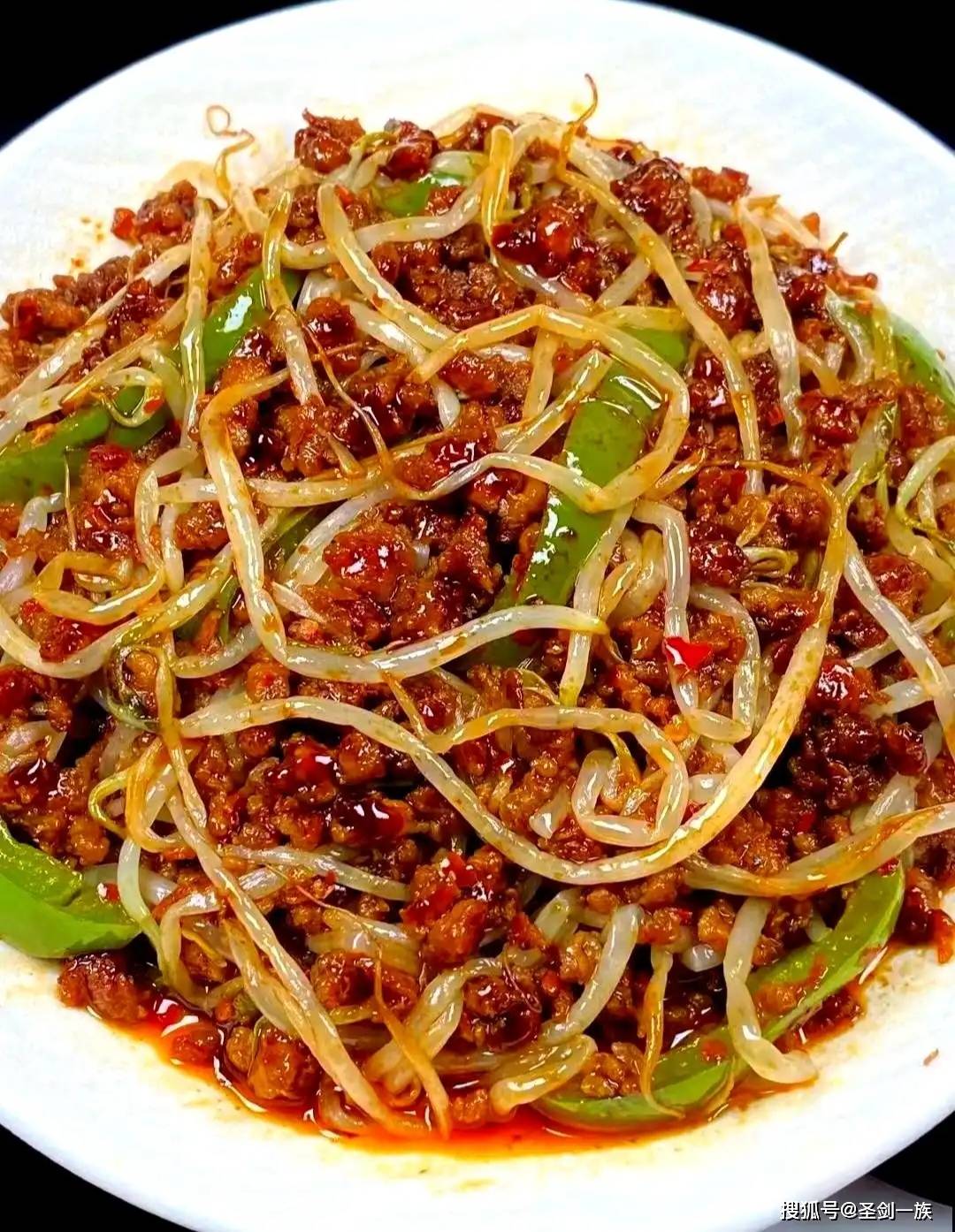 女性不想皺紋爬滿臉，常吃8種食物，去皺美容，肌膚紅潤有光澤