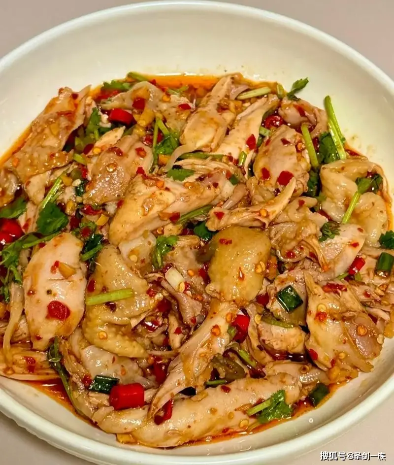 女性不想皺紋爬滿臉，常吃8種食物，去皺美容，肌膚紅潤有光澤