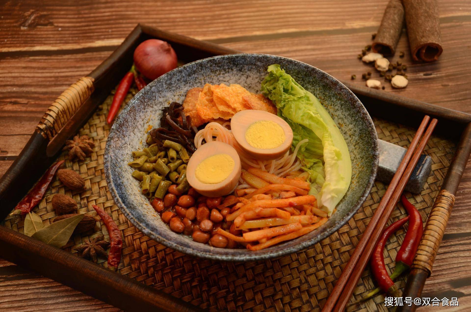 廣西在美食領(lǐng)域堪稱散裝省份，東南西北風(fēng)味各不相同，各類特色美食應(yīng)有盡有