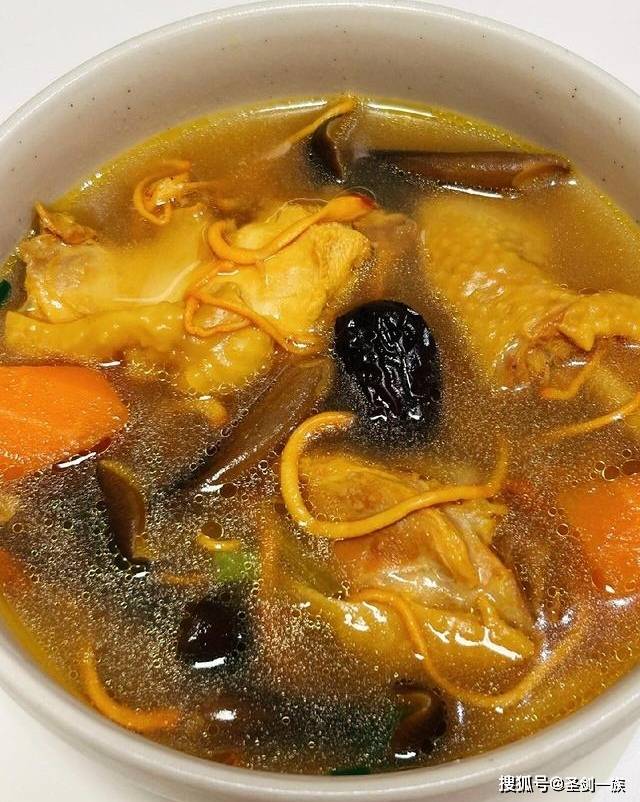 女性不想皺紋爬滿臉，常吃8種食物，去皺美容，肌膚紅潤有光澤