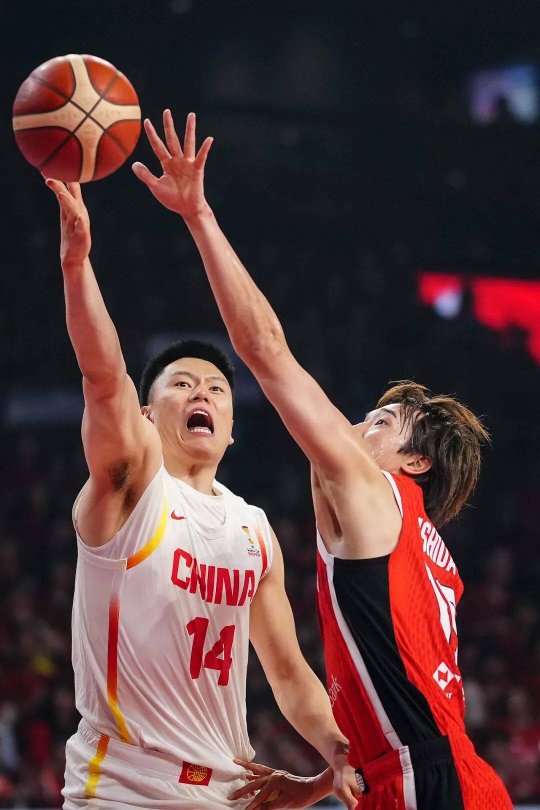 這一夜，李弘權(quán)哭了，多少中國(guó)男籃的球迷也哭了