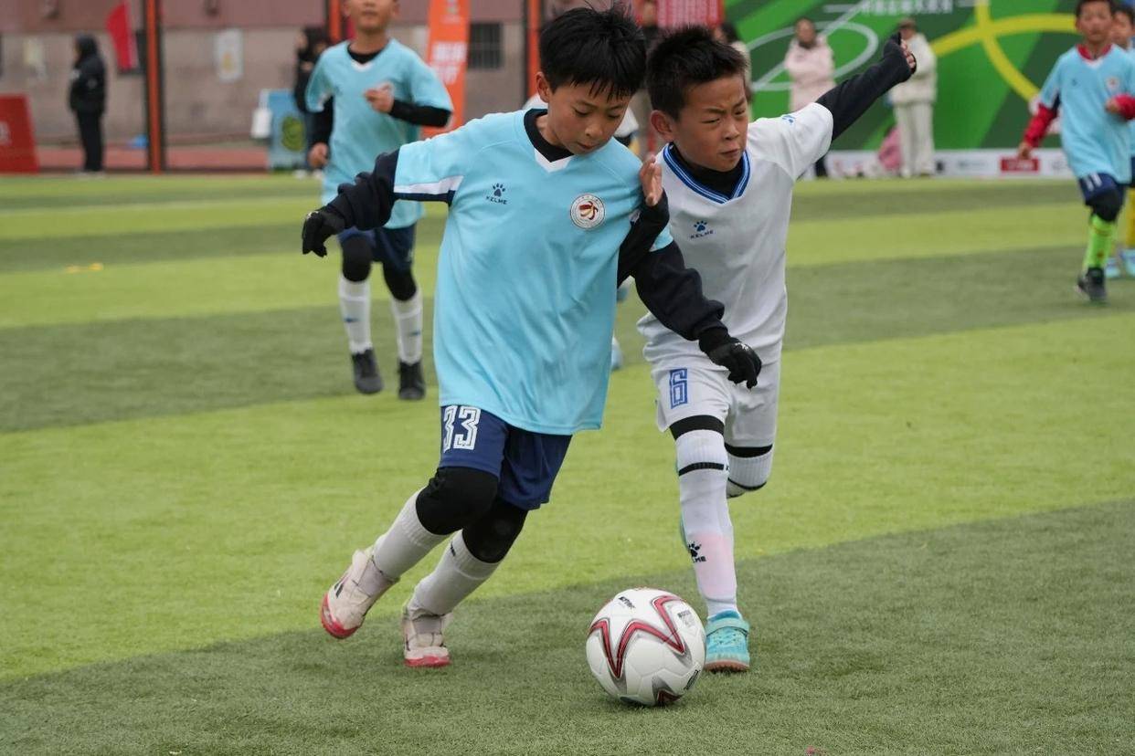 鄭州市小學(xué)生足球青苗冠軍杯第二階段賽開戰(zhàn)