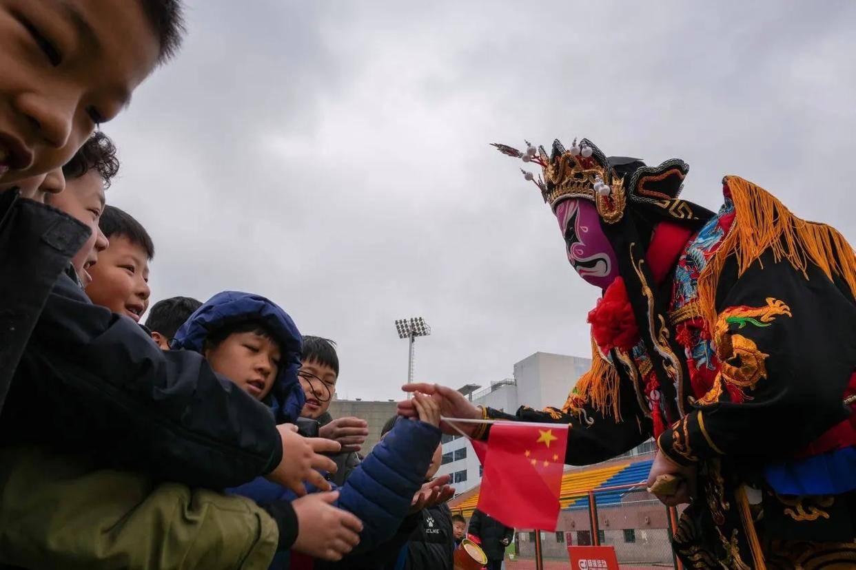 鄭州市小學(xué)生足球青苗冠軍杯第二階段賽開戰(zhàn)