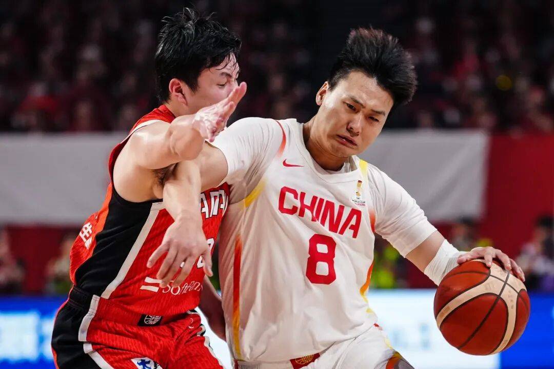 這一夜，李弘權(quán)哭了，多少中國男籃的球迷也哭了