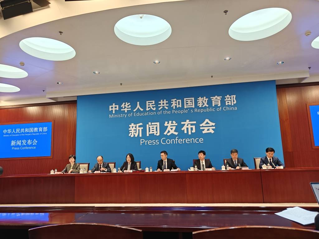 教育部：推進(jìn)健康學(xué)校建設(shè)，落實(shí)大中小學(xué)生勞動(dòng)教育必修課