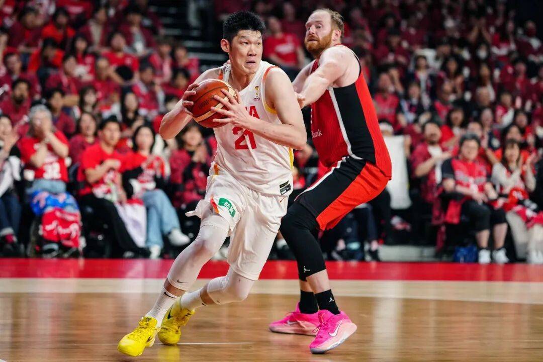 這一夜，李弘權(quán)哭了，多少中國男籃的球迷也哭了