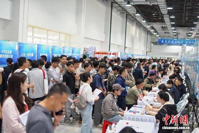 海南新春首場(chǎng)大型招聘會(huì)超萬(wàn)個(gè)崗位攬才
