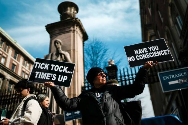 假扮警察強闖哥大！ICE抓女留學生，紐約市長找特朗普撈人