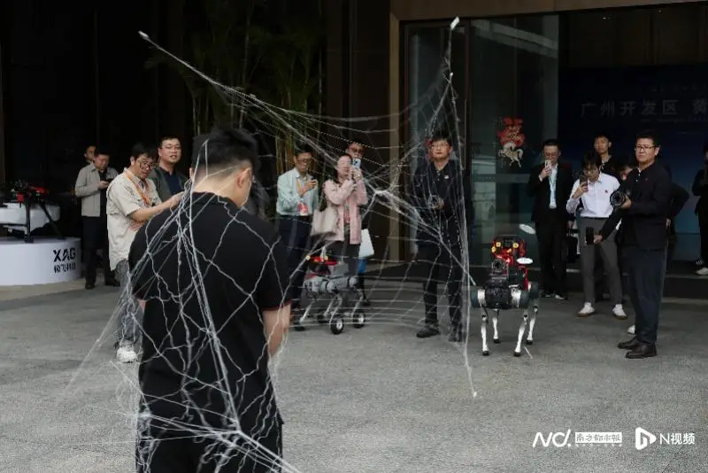 區(qū)長戴AI眼鏡演講，折射廣州黃埔智能落地決心