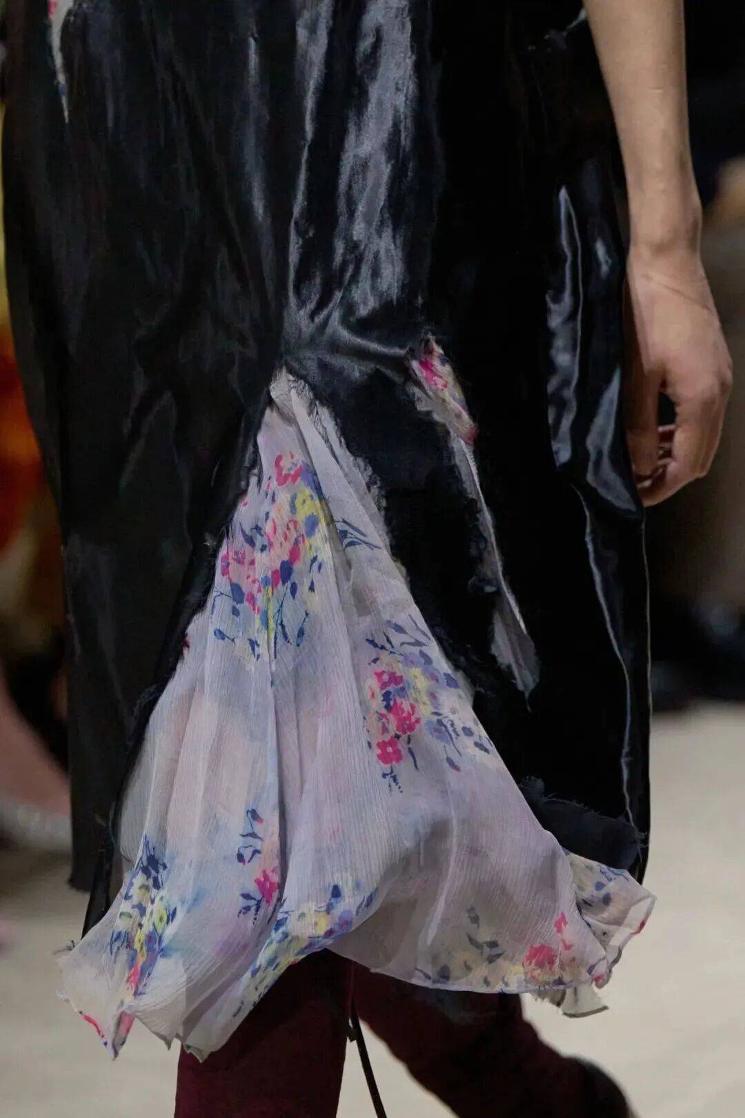 十五位女性，六十套造型，Prada 如何理解穿著