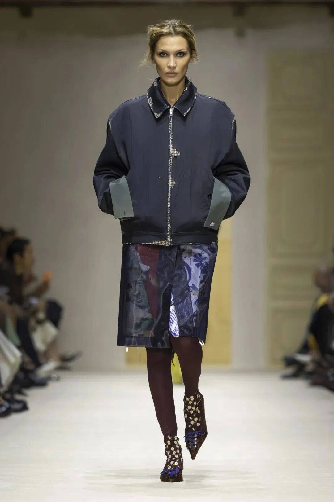 十五位女性，六十套造型，Prada 如何理解穿著