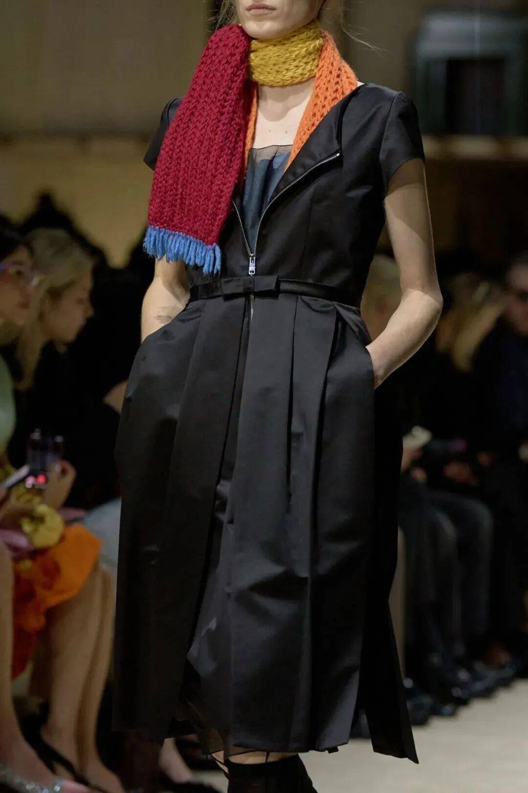 十五位女性，六十套造型，Prada 如何理解穿著