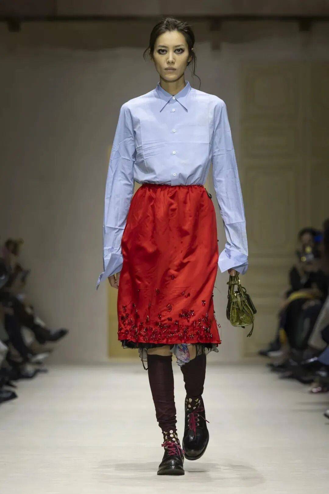 十五位女性，六十套造型，Prada 如何理解穿著