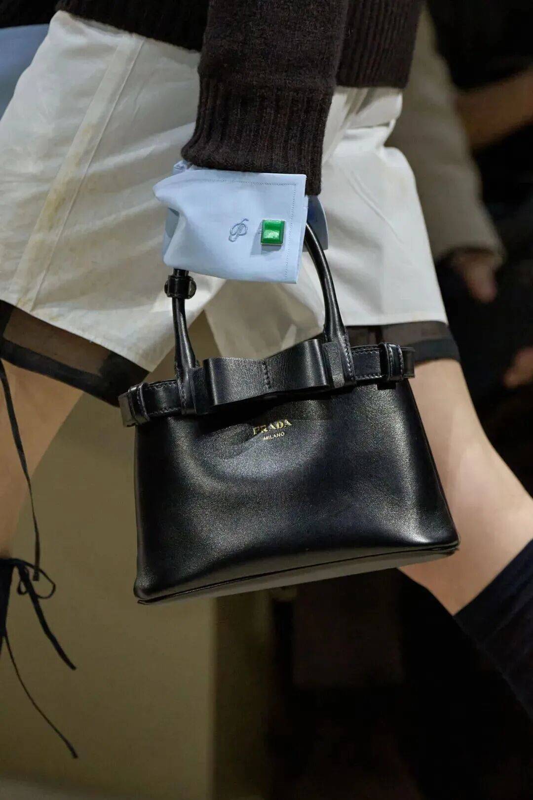 十五位女性，六十套造型，Prada 如何理解穿著