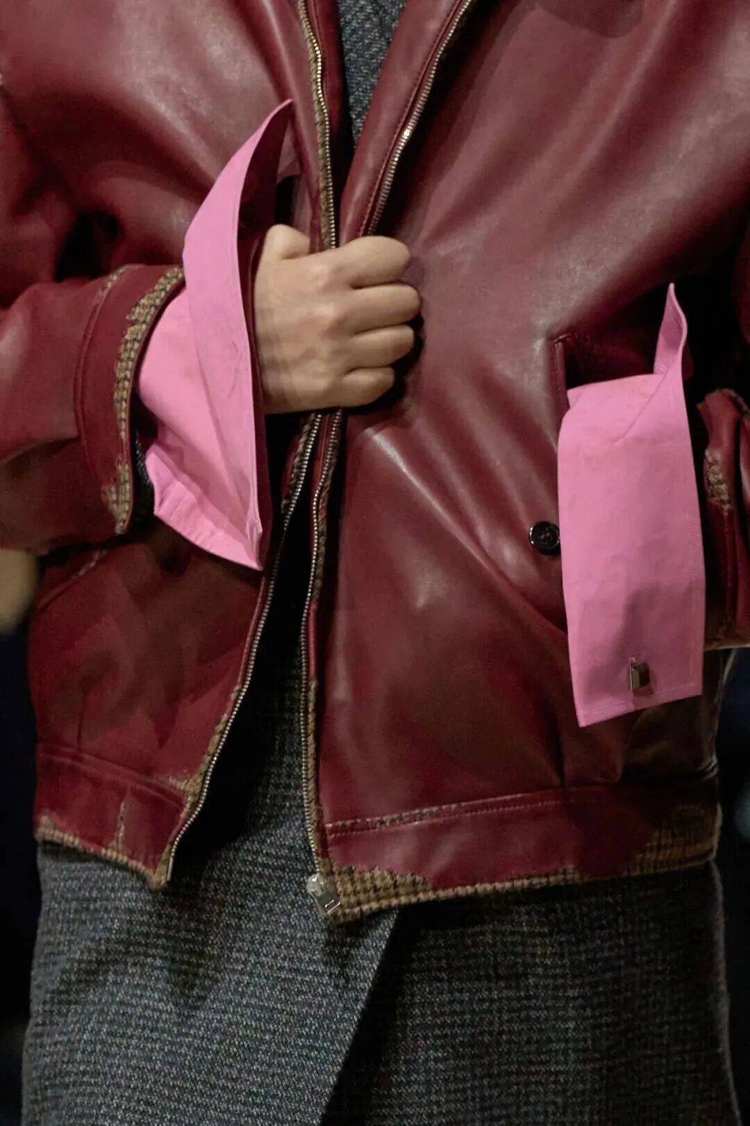 十五位女性，六十套造型，Prada 如何理解穿著