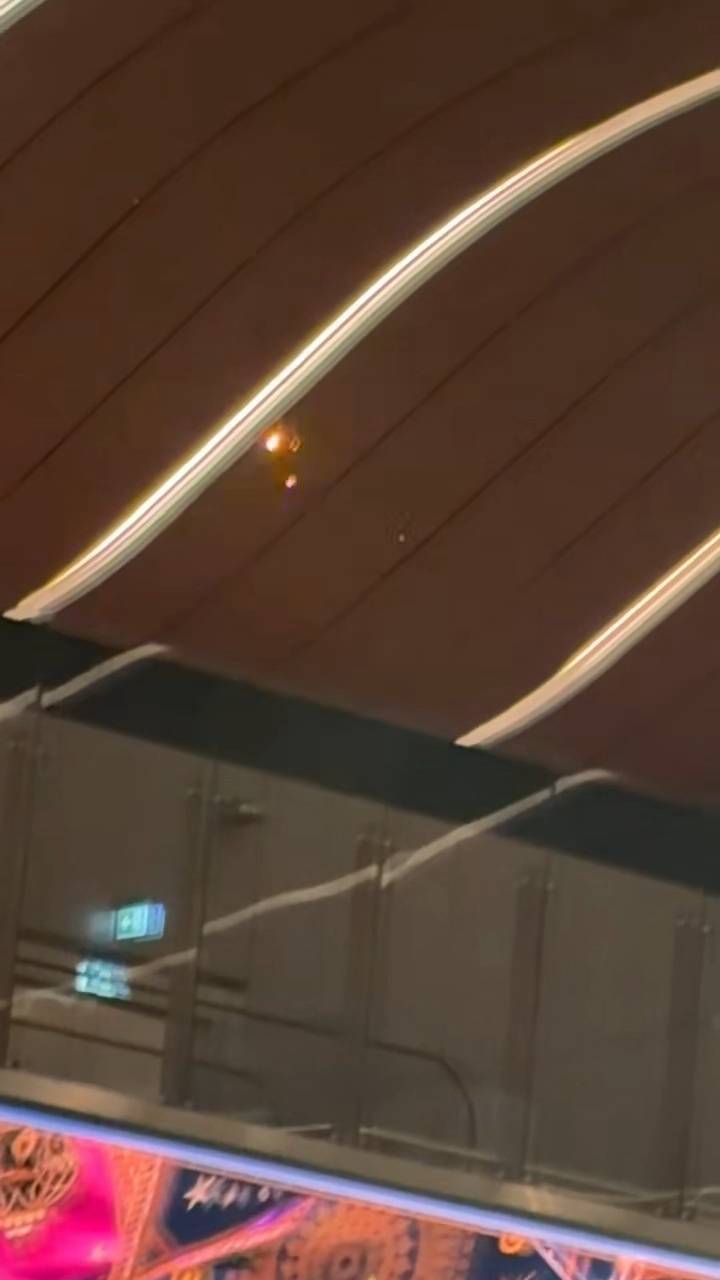 卡塔爾首都多哈響起爆炸聲，滯留機(jī)場(chǎng)中國留學(xué)生目擊攔截導(dǎo)彈空中爆炸：機(jī)場(chǎng)鋼架都在振動(dòng)，不時(shí)傳來哭聲，200多名同胞建群共享離境消息