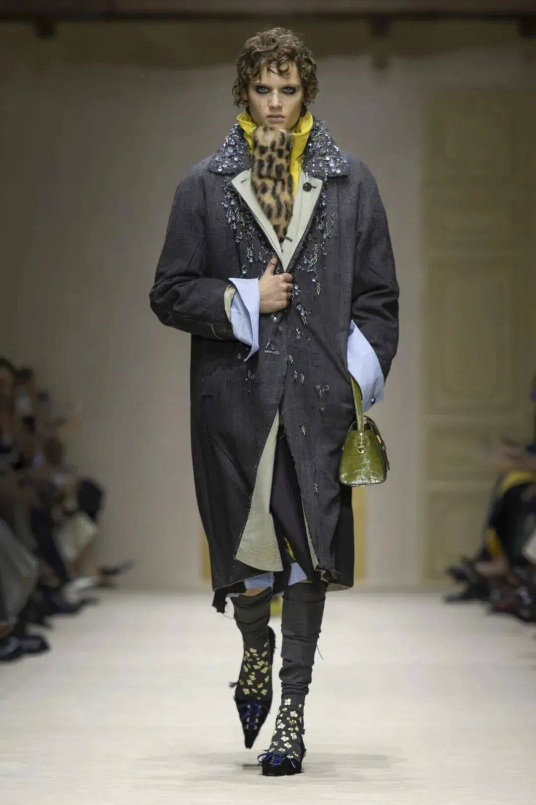 十五位女性，六十套造型，Prada 如何理解穿著