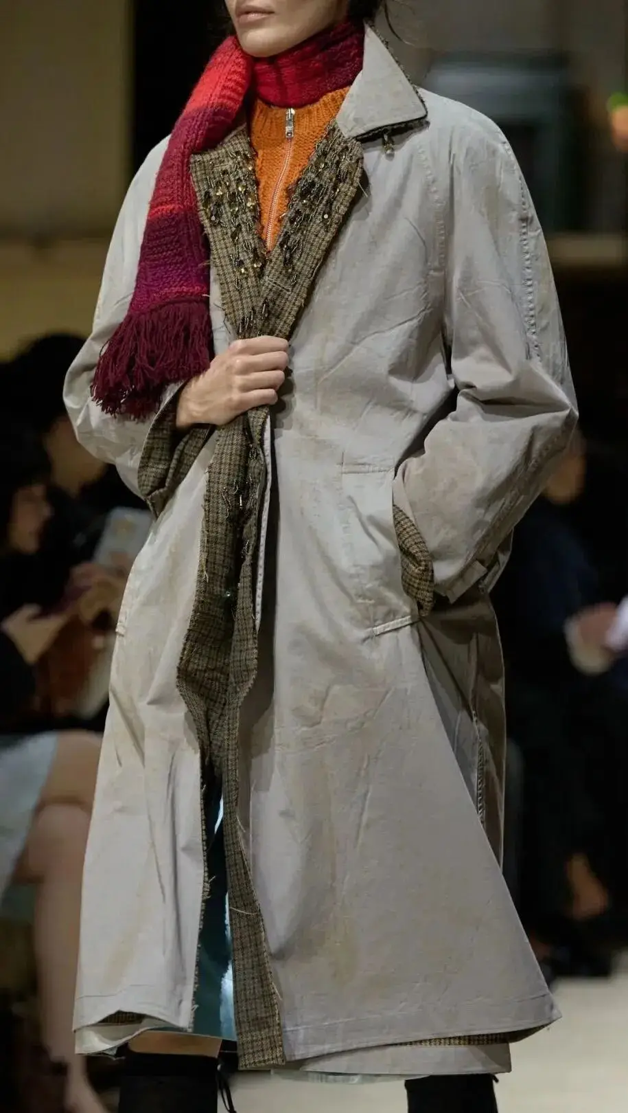 十五位女性，六十套造型，Prada 如何理解穿著