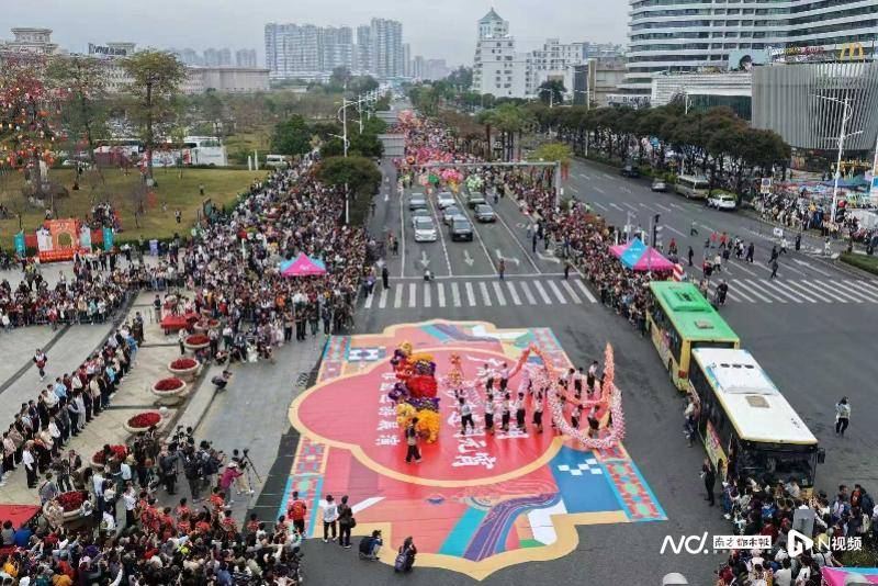 馬年新韻：肇慶廣府廟會(huì)非遺巡游啟幕，AI科技潮范鬧元宵