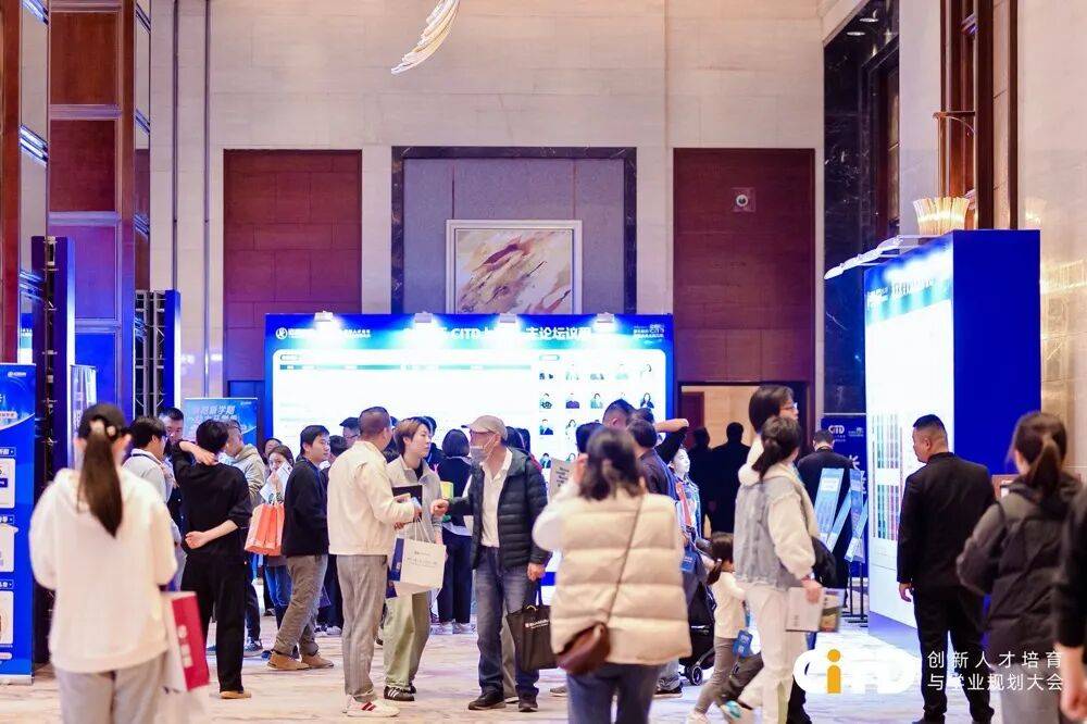 經(jīng)濟(jì)承壓下，為什么還有那么多家長(zhǎng)堅(jiān)持要留學(xué)？