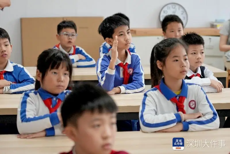 開學(xué)第一課是“反詐課”，這些深圳小學(xué)生走上講臺(tái)當(dāng)“教官”