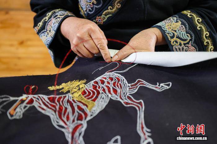 （新春走基層）探訪中國刺繡的“活化石”——水族馬尾繡制作技藝