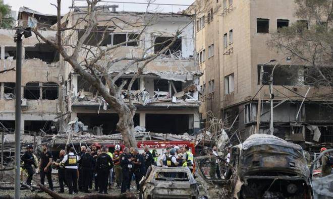 原創(chuàng)美以導(dǎo)彈突襲伊朗女子小學(xué)，51人遇難60人受傷，現(xiàn)場慘不忍睹