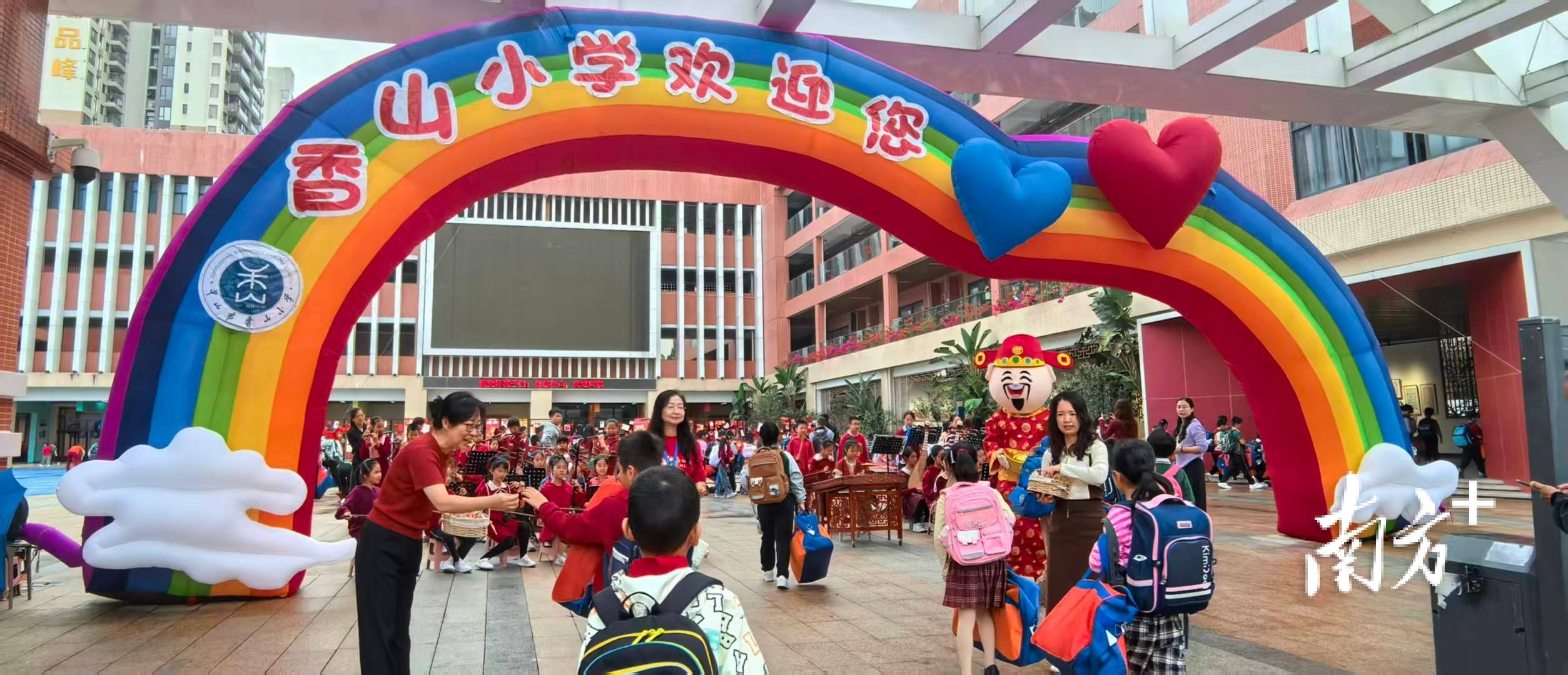 圖集｜擊鼓明志、揮春集?！猩绞邢闵叫W(xué)花樣開(kāi)學(xué)