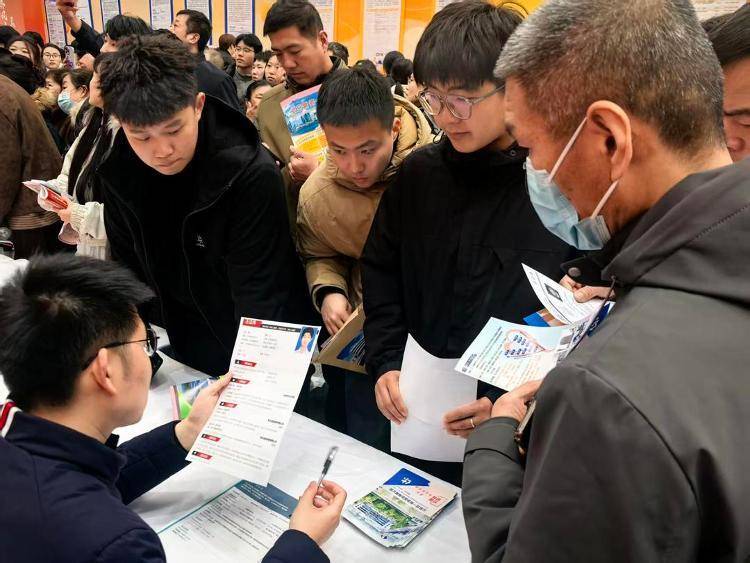 節(jié)后招聘供需兩旺 精準(zhǔn)服務(wù)人崗匹配——2026年山東省春風(fēng)行動(dòng)招聘會(huì)一線見聞