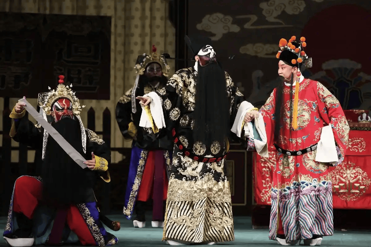 原創(chuàng)戲劇與現(xiàn)實(shí)的對(duì)照