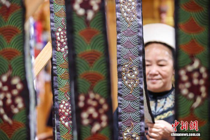 （新春走基層）探訪中國刺繡的“活化石”——水族馬尾繡制作技藝