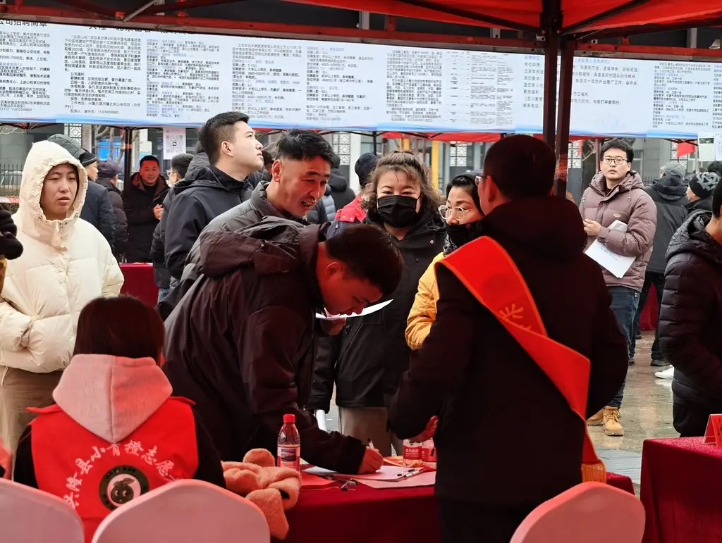 河北興隆舉辦就業(yè)援助季專場招聘會