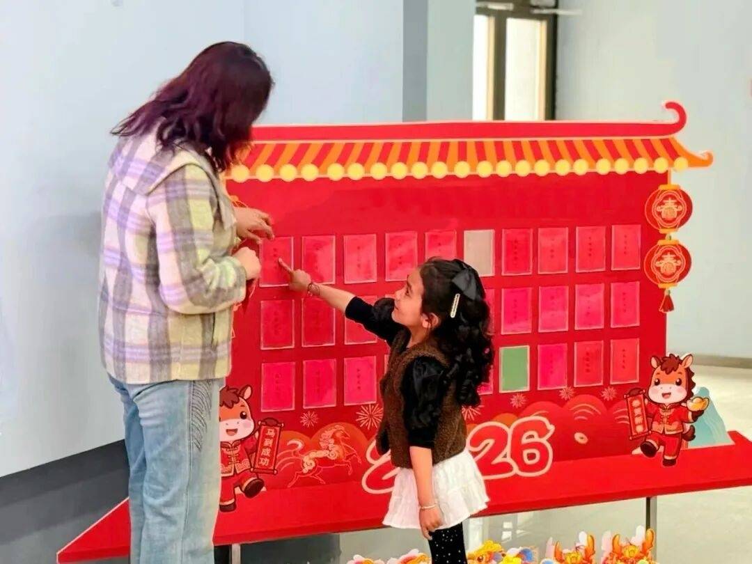 元宵遇書香！英吉沙圖書館里過元宵 書香燈影共繪文化年