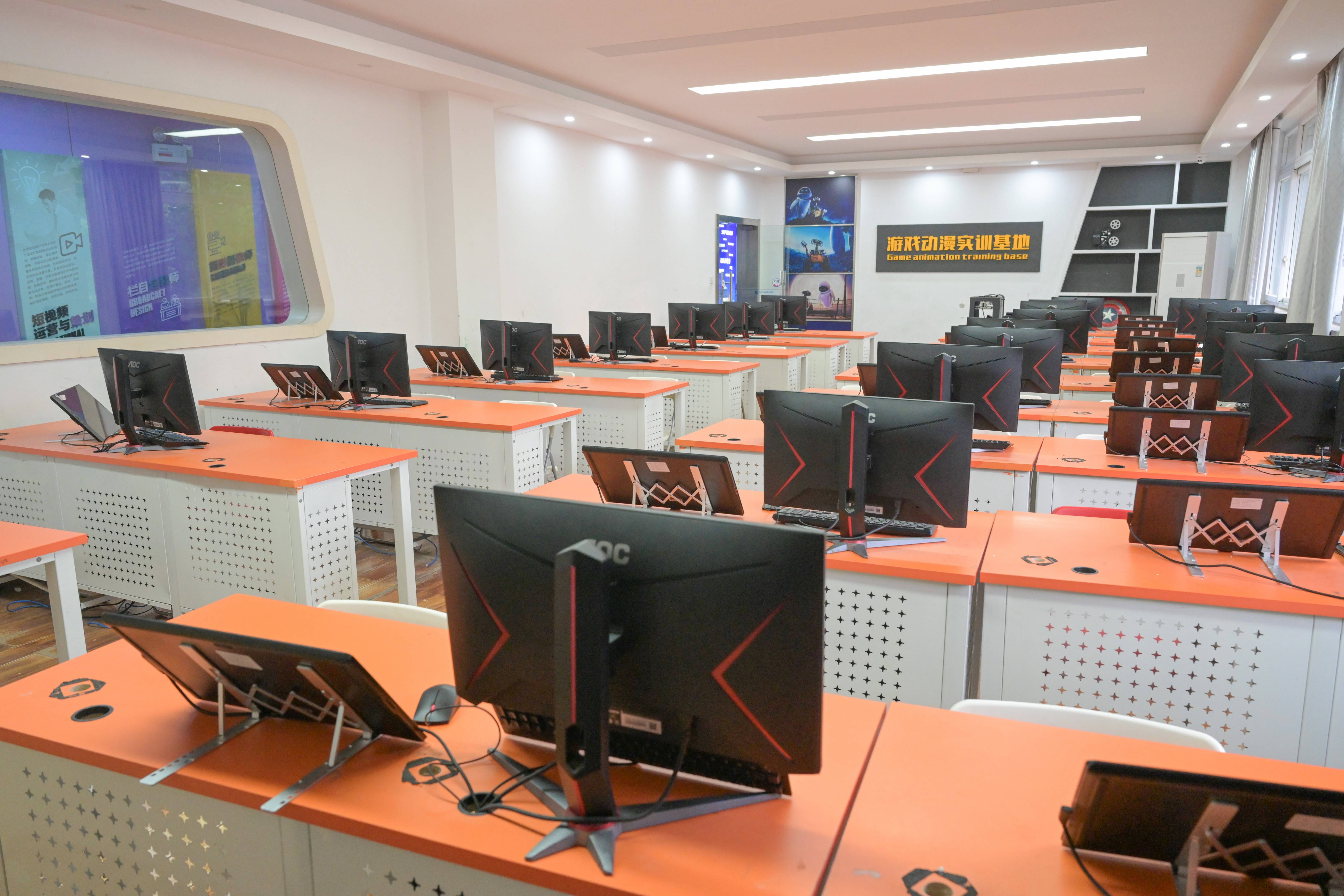 熱議動(dòng)漫培訓(xùn)和動(dòng)漫制作培訓(xùn)哪家便宜，動(dòng)漫設(shè)計(jì)培訓(xùn)選購(gòu)指南