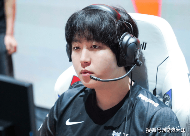 原創(chuàng)Kanavi直播表示想念中國(guó)，有時(shí)間一定要回去吃美食，網(wǎng)友紛紛讓他別來