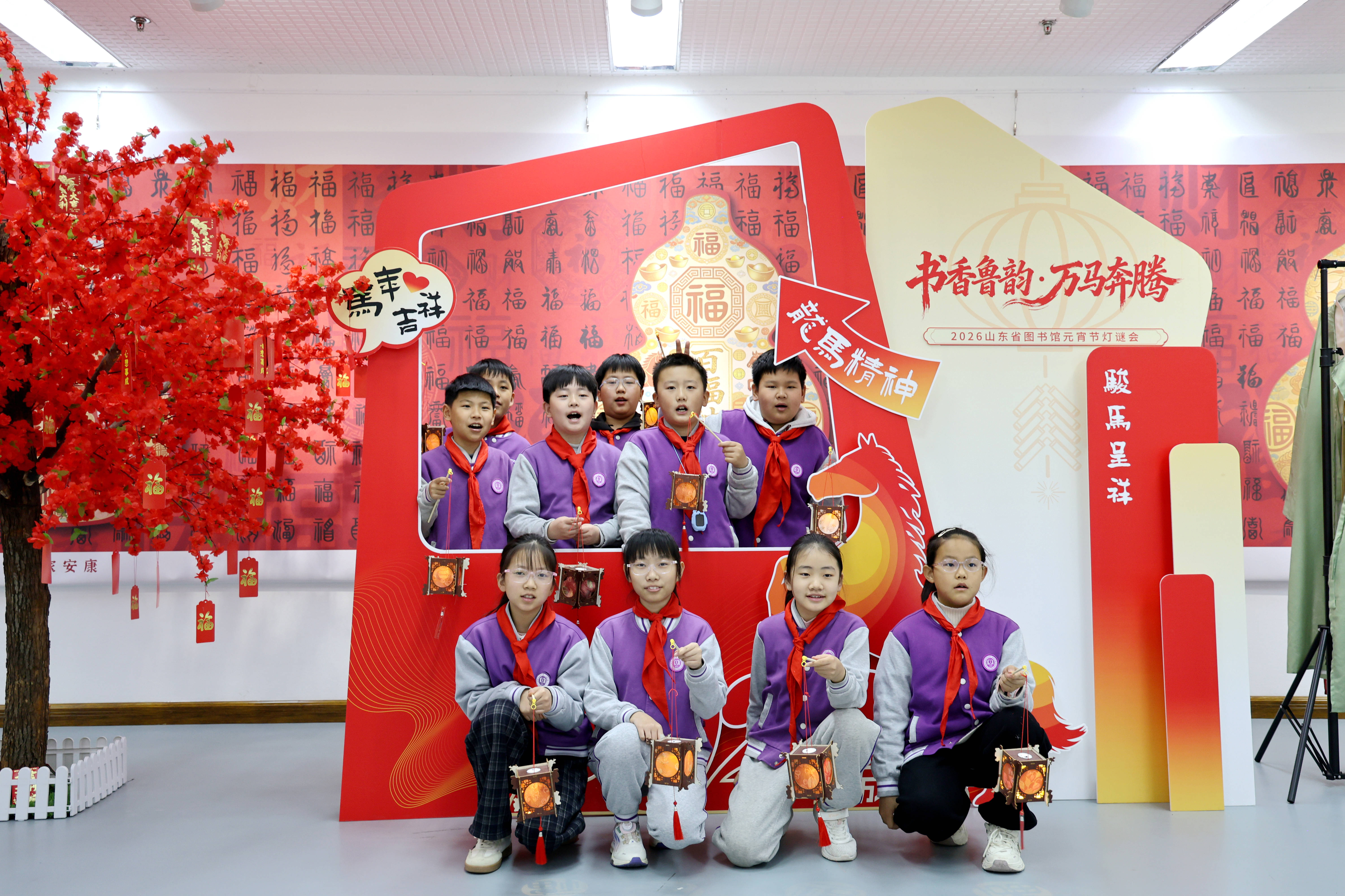 省圖書館元宵燈謎會延續(xù)馬年春節(jié)文化年味兒