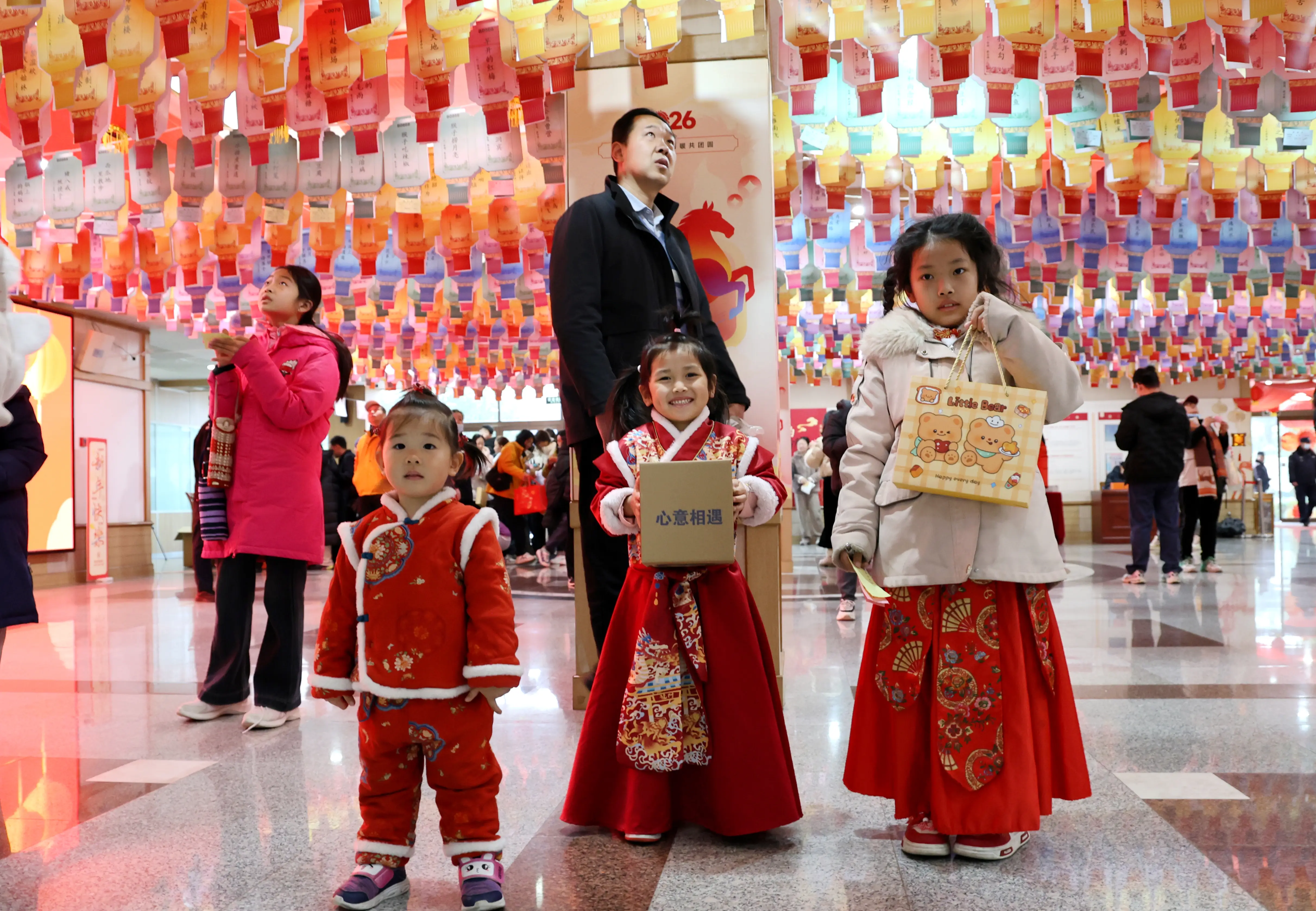 省圖書館元宵燈謎會延續(xù)馬年春節(jié)文化年味兒