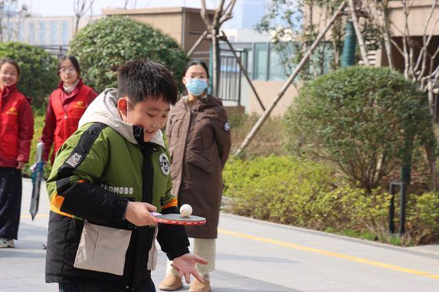 鄭州這所小學(xué)將開學(xué)前的收心會開在了社區(qū)里……