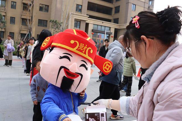 鄭州這所小學(xué)將開學(xué)前的收心會開在了社區(qū)里……