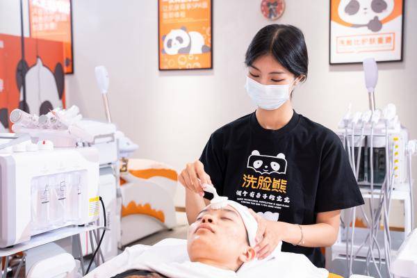 告別傳統(tǒng)美容院高消費！洗臉熊用平價高效開啟輕美容新體驗