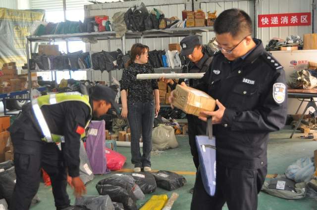 強化寄遞行業(yè)檢查 筑牢物流禁毒防線