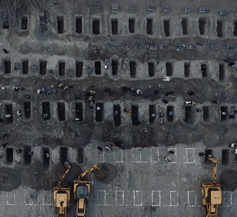 開戰(zhàn)以來最讓人心碎的一幕：伊朗160多名小學(xué)生集體下葬